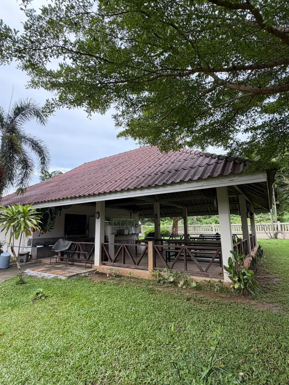 Community support and food donations on Koh Siray